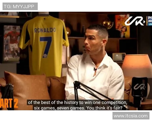 欧冠赛场惊现奇葩瞬间球迷闯入抢夺C罗球衣引发热议