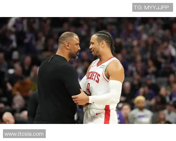 2012年12月6日尼克斯与山猫的激烈对决回顾与精彩瞬间分析